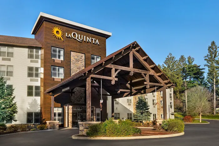 La Quinta Inn & Suites by Wyndham - Lake George 4