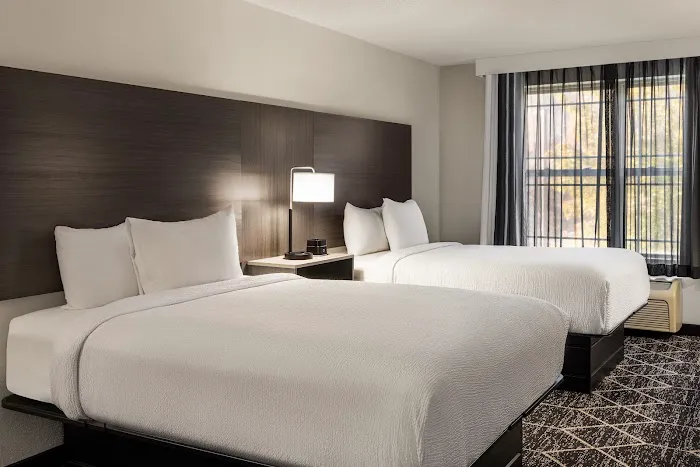 La Quinta Inn & Suites by Wyndham - Lake George 4