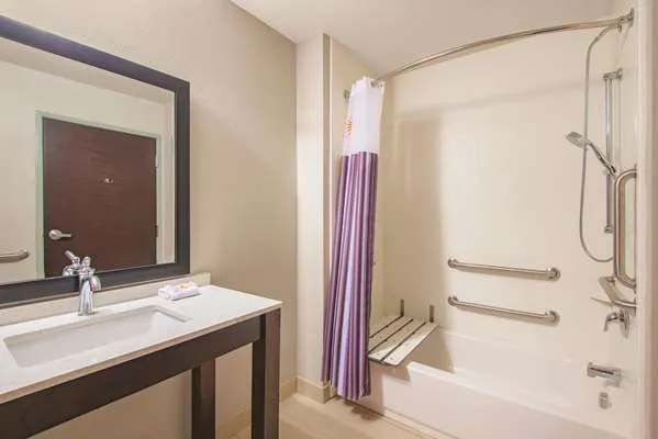 La Quinta Inn & Suites by Wyndham York 4