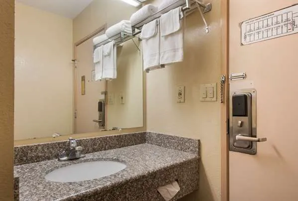 Rodeway Inn Wormleysburg - Harrisburg 4