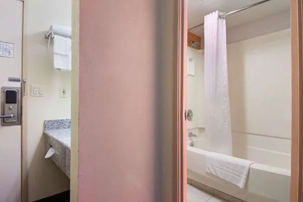 Rodeway Inn Wormleysburg - Harrisburg 4
