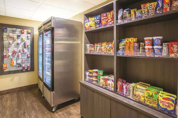 La Quinta Inn & Suites by Wyndham Mechanicsburg - Harrisburg 4
