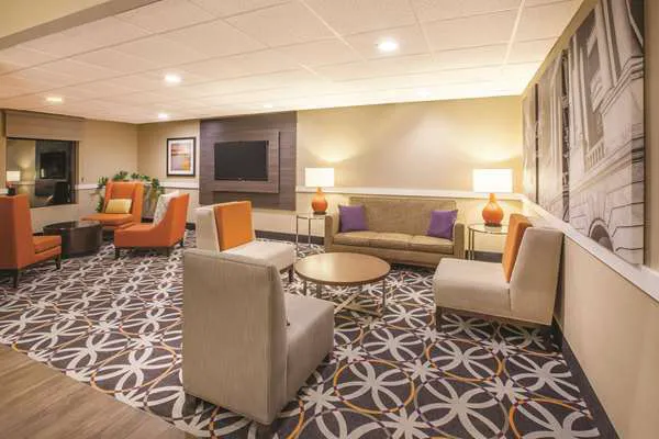 La Quinta Inn & Suites by Wyndham Mechanicsburg - Harrisburg 4