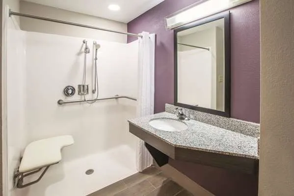 La Quinta Inn & Suites by Wyndham Mechanicsburg - Harrisburg 4