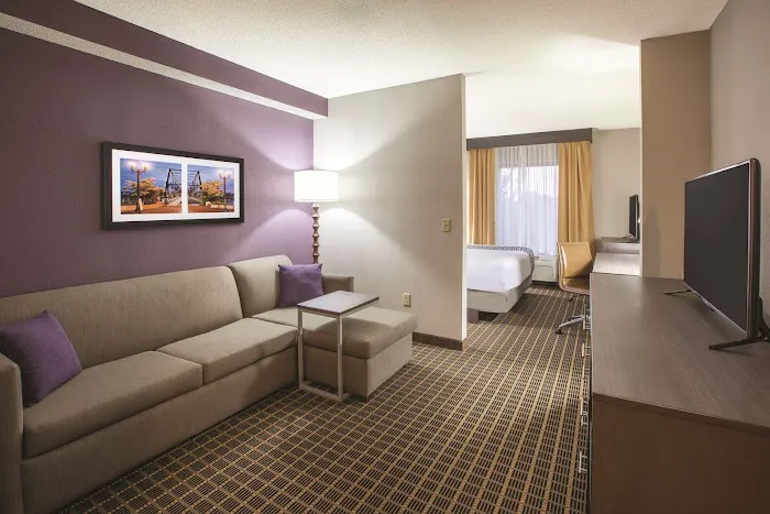 La Quinta Inn & Suites by Wyndham Mechanicsburg - Harrisburg 4