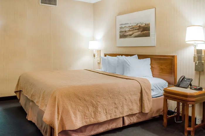 Quality Inn & Suites 4