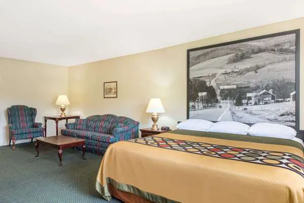 Super 8 by Wyndham Burnham/Lewistown 4