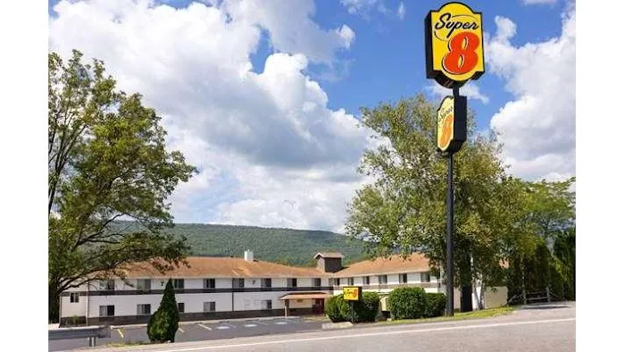 Super 8 by Wyndham Burnham/Lewistown 4