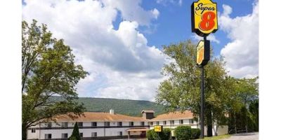Super 8 by Wyndham Burnham/Lewistown