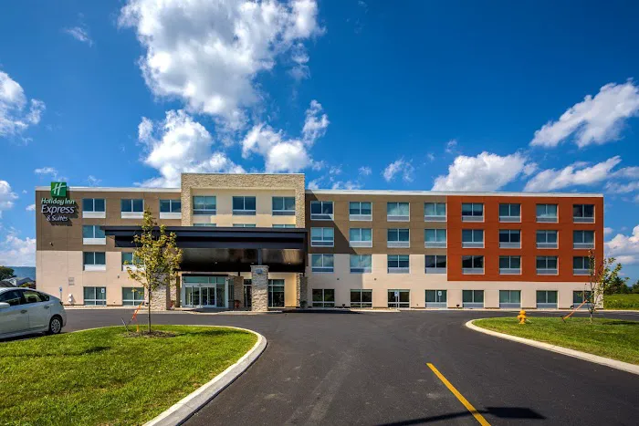 Holiday Inn Express & Suites Reedsville - State Coll Area by IHG 4
