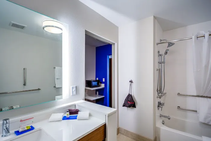 Holiday Inn Express & Suites Reedsville - State Coll Area by IHG 4
