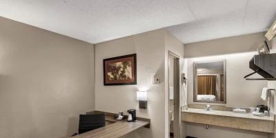 Red Roof Inn Enfield