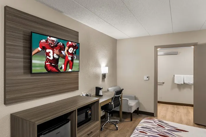 Red Roof Inn Enfield 4