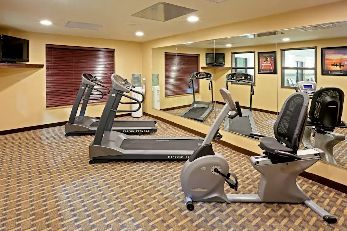 Holiday Inn Express & Suites Syracuse North - Airport Area by IHG 4