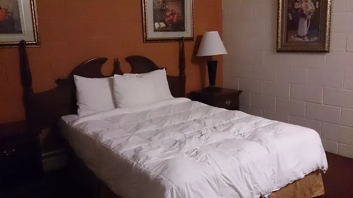 Rodeway Inn 4