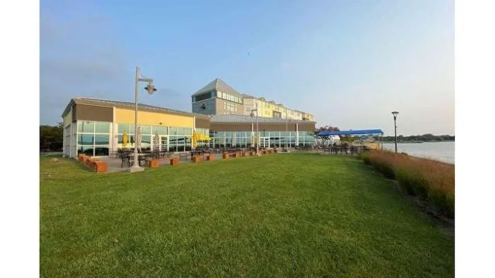 41 Lakefront Hotel, Trademark Collection By Wyndham 4
