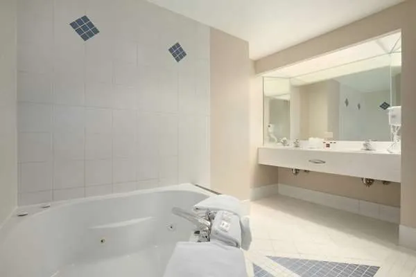 41 Lakefront Hotel, Trademark Collection By Wyndham 4