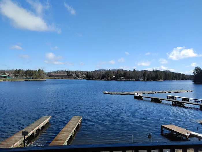 Pine Knoll Hotel Lakeside Lodge & Cabins 4