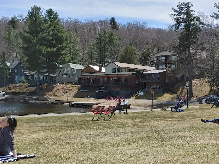 Pine Knoll Hotel Lakeside Lodge & Cabins 4