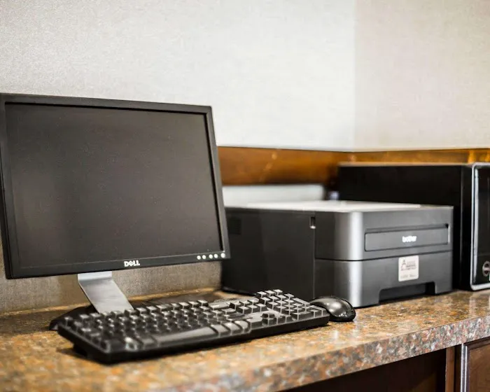 Clarion Inn & Suites at the Outlets of Lake George 4