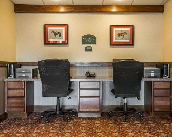 Clarion Inn & Suites at the Outlets of Lake George 4