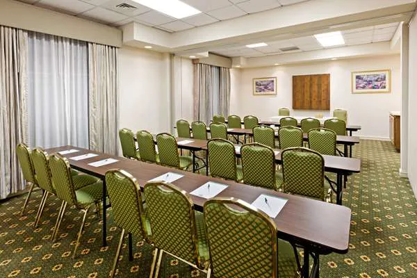 Country Inn & Suites by Radisson, Harrisburg West Mechanicsburg 4