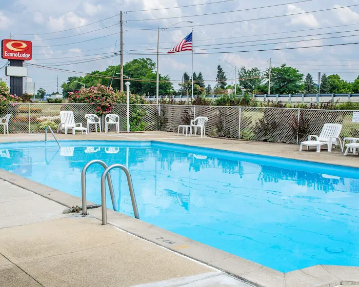 Econo Lodge 4