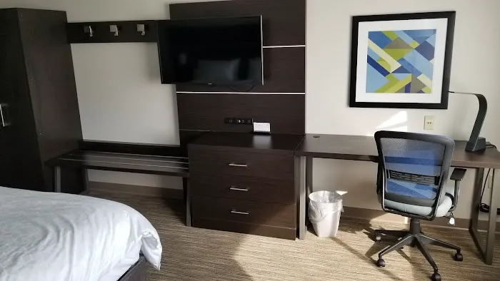 Holiday Inn Express & Suites Harrisburg S - Mechanicsburg 4