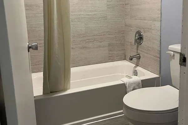 Travelodge by Wyndham Carlisle North 4