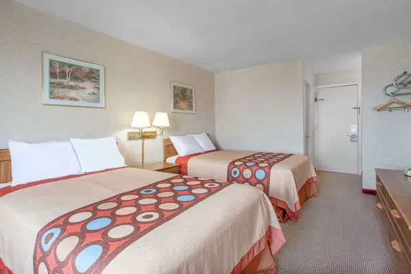 Super 8 by Wyndham Carlisle North 4