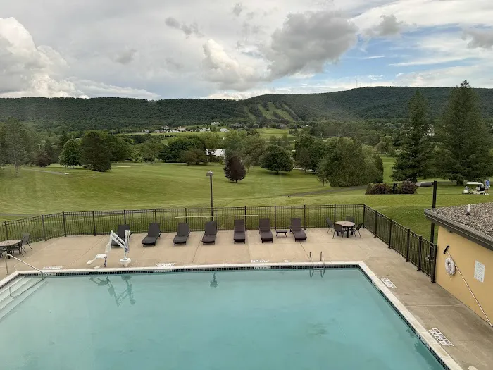 Wyndham Garden State College 4