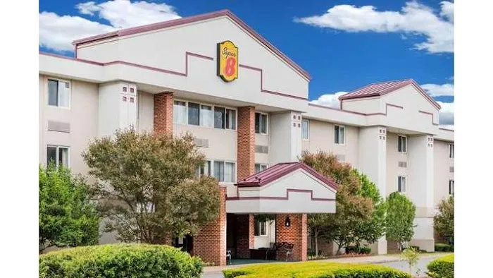 Super 8 by Wyndham State College 4