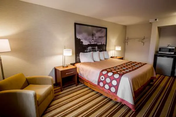 Super 8 by Wyndham State College 4