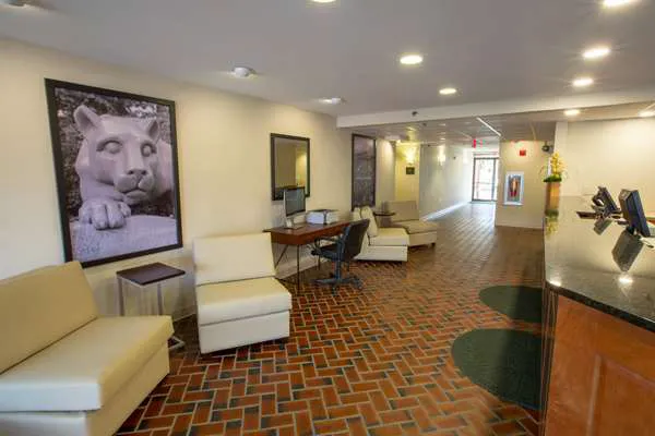 Super 8 by Wyndham State College 4