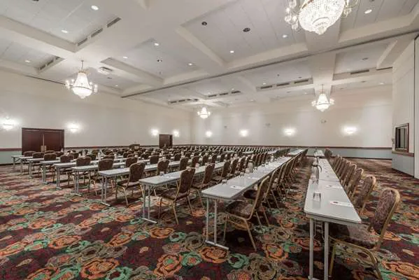 Ramada by Wyndham State College Hotel & Conference Center 4
