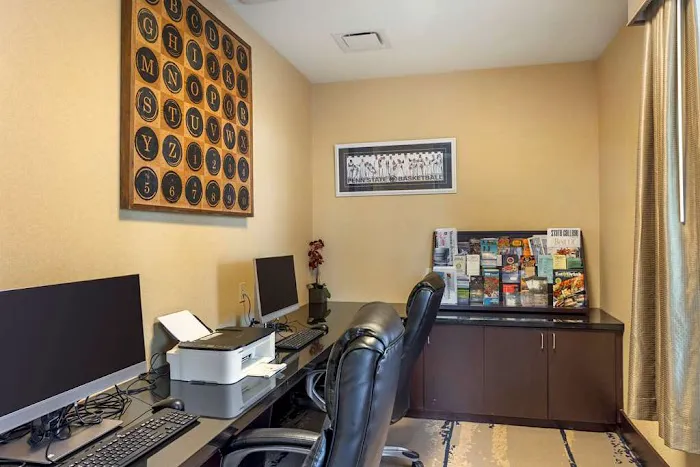 Best Western Plus University Park Inn & Suites 4