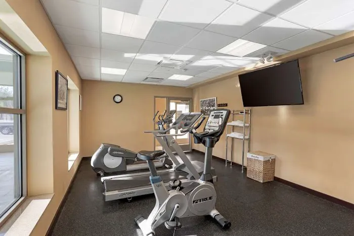 Best Western Plus University Park Inn & Suites 4