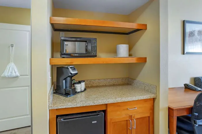 Best Western Plus University Park Inn & Suites 4