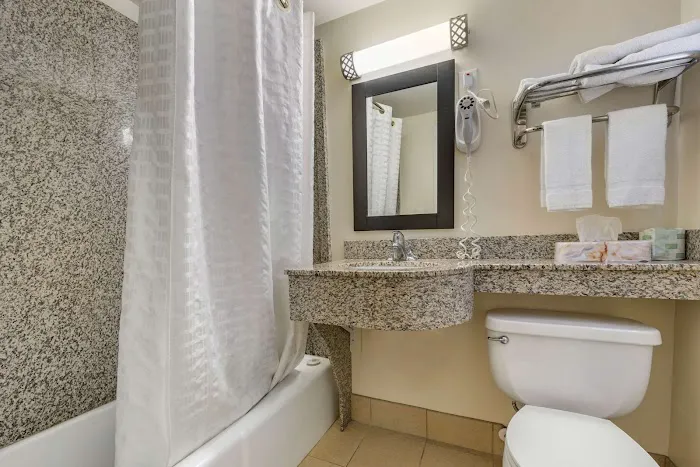 Econo Lodge Bellefonte I-99 4