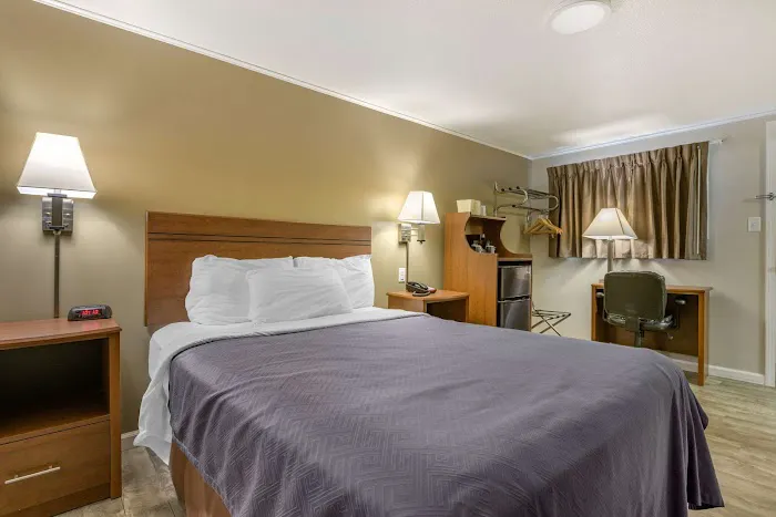 Econo Lodge Bellefonte I-99 4