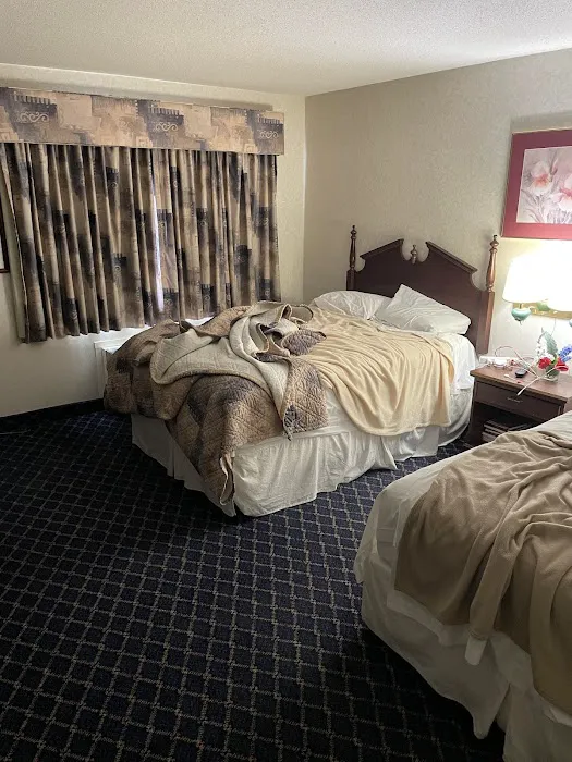 Regency Inn & Suites 4