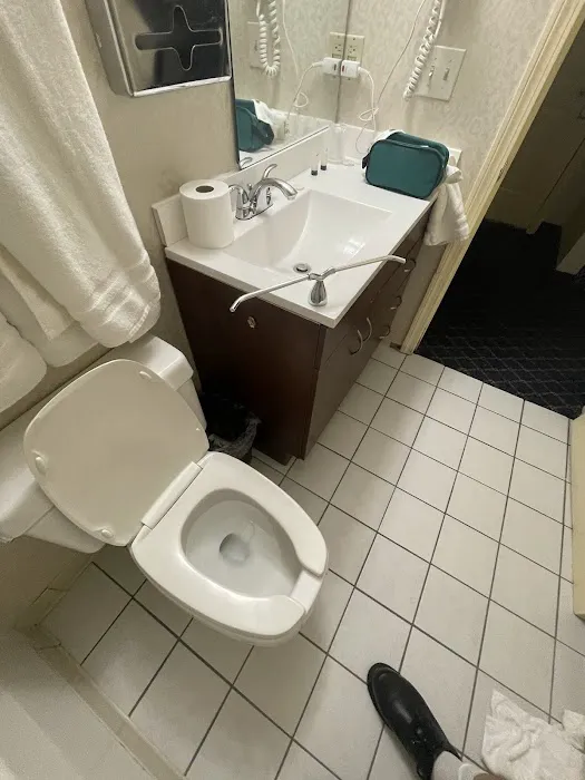 Regency Inn & Suites 4