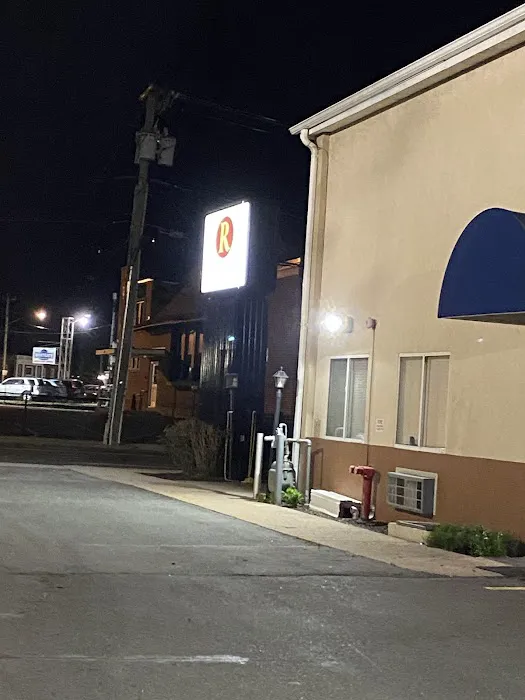 Regency Inn & Suites 4
