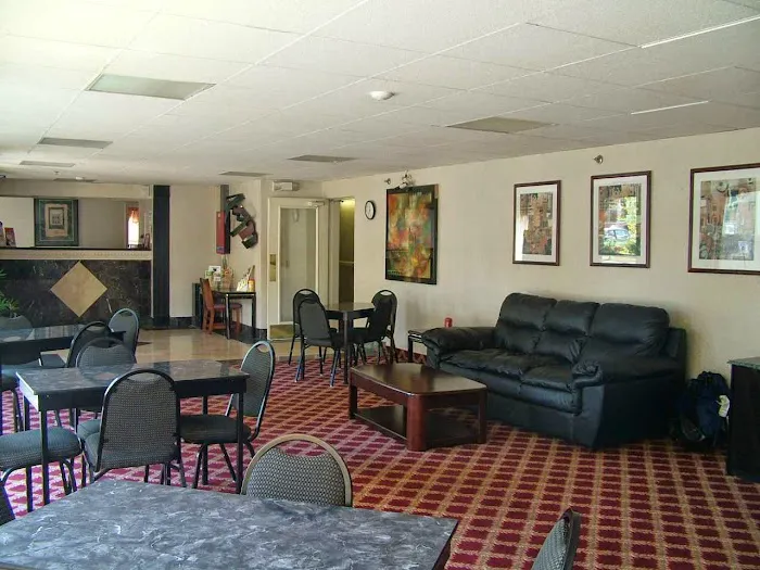 Regency Inn & Suites 4