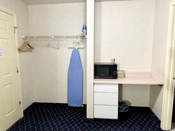 Baldwin Inn & Suites 4