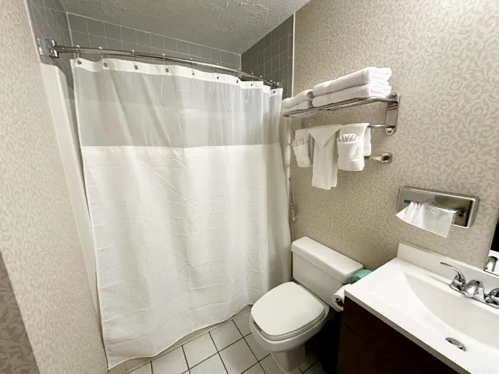 Baldwin Inn & Suites 4