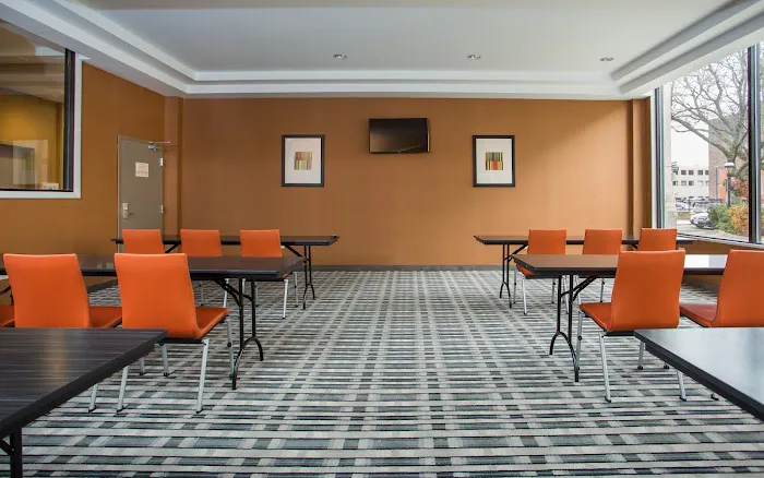 Holiday Inn Express Springfield Downtown by IHG 5