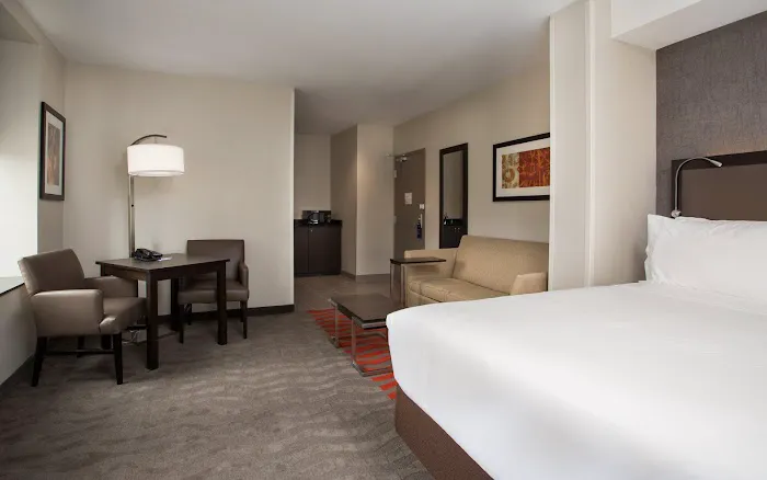 Holiday Inn Express Springfield Downtown by IHG 5
