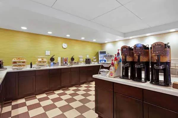 La Quinta Inn & Suites by Wyndham Springfield MA 5