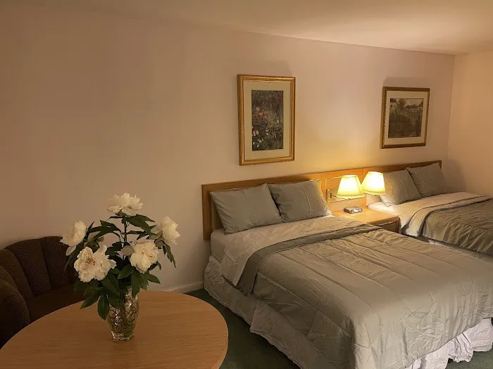 GRAND LAKE HOTEL 4